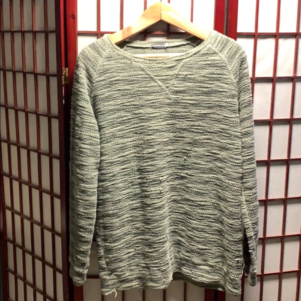 Earthbound Trading Co Women’s M Pale Green sweater